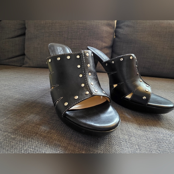 Michael Kors Black Sandal, Size 8 - Picture 5 of 12